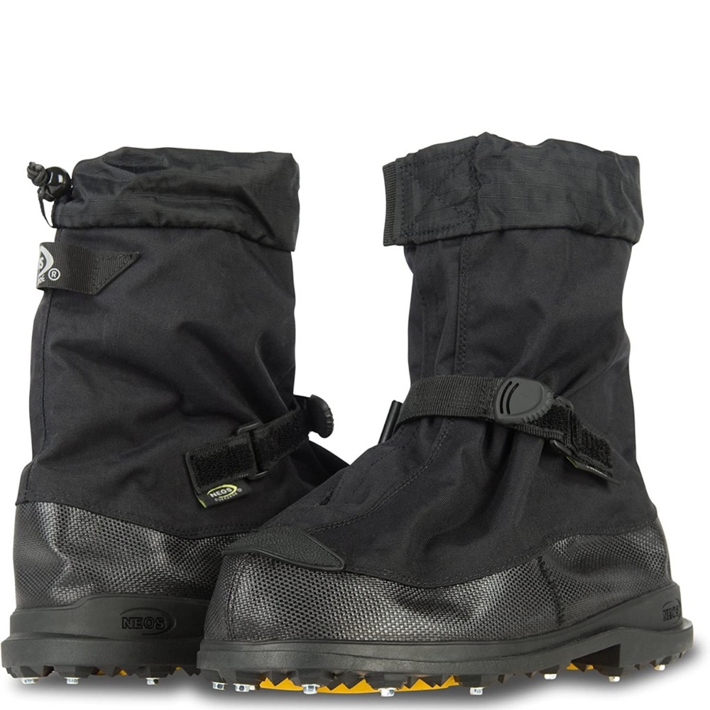 NEOS overshoes with stabilicers/cleats size medium